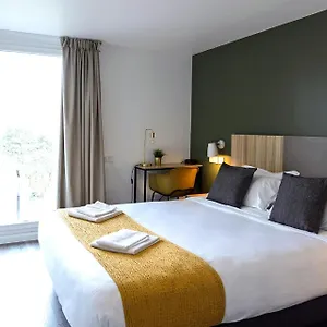 Hotel In 13